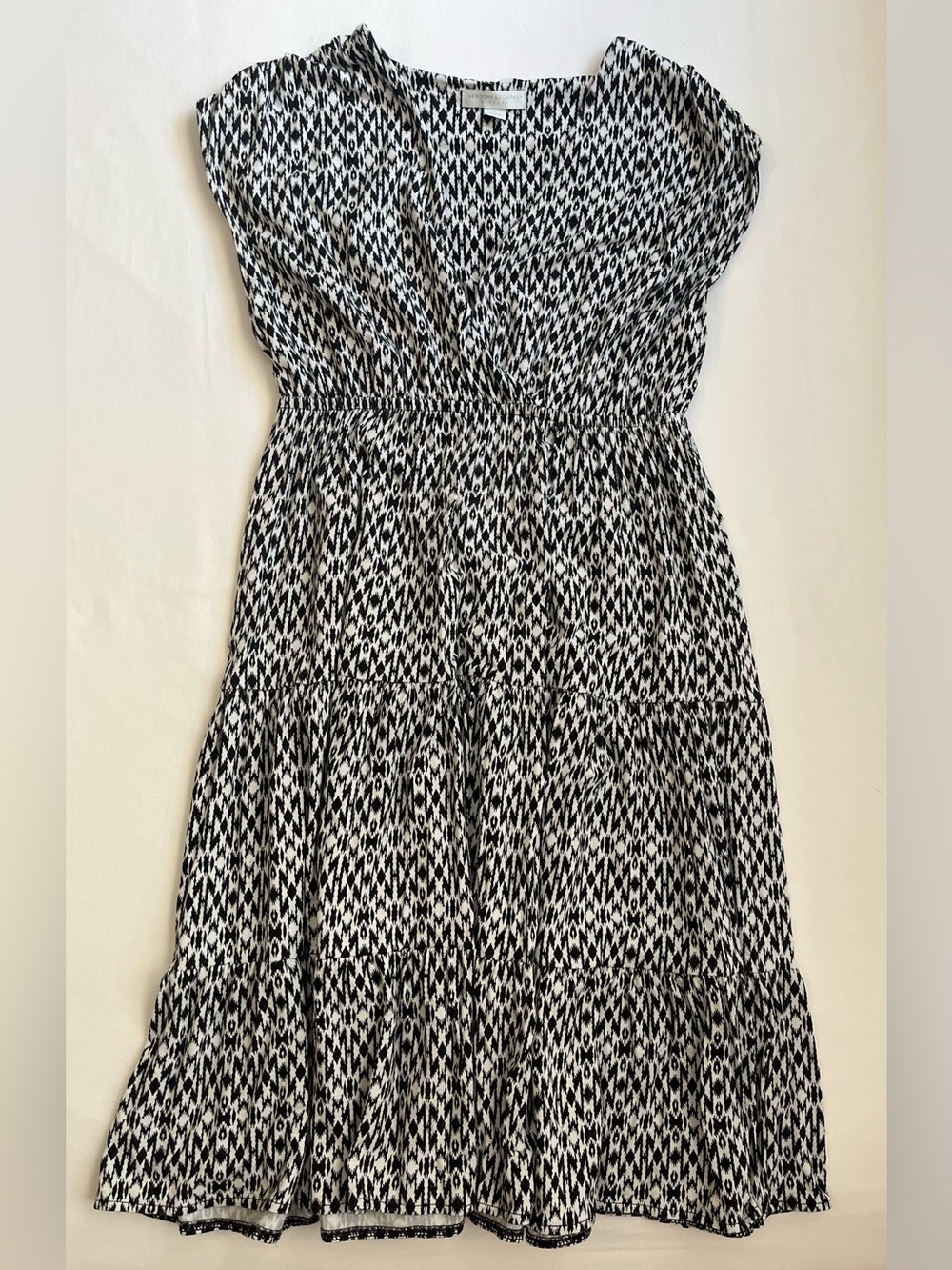Black & White Patterned New York & Company Cap-Sleeve Dress Size S